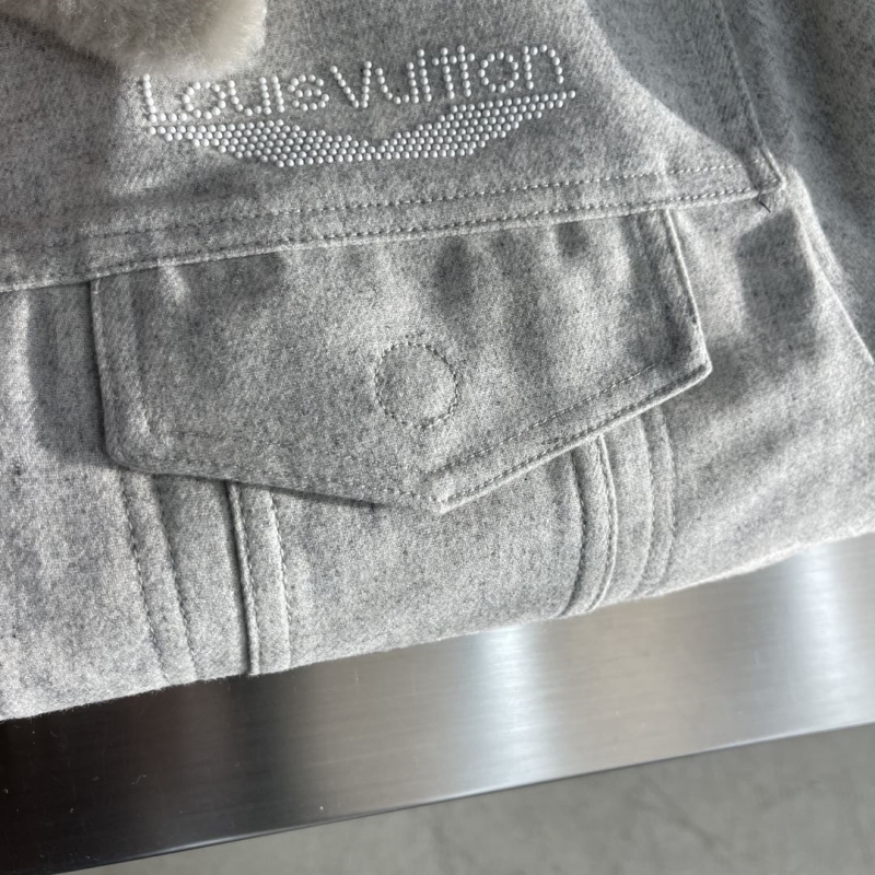 l0vis Vvtt0n outwear